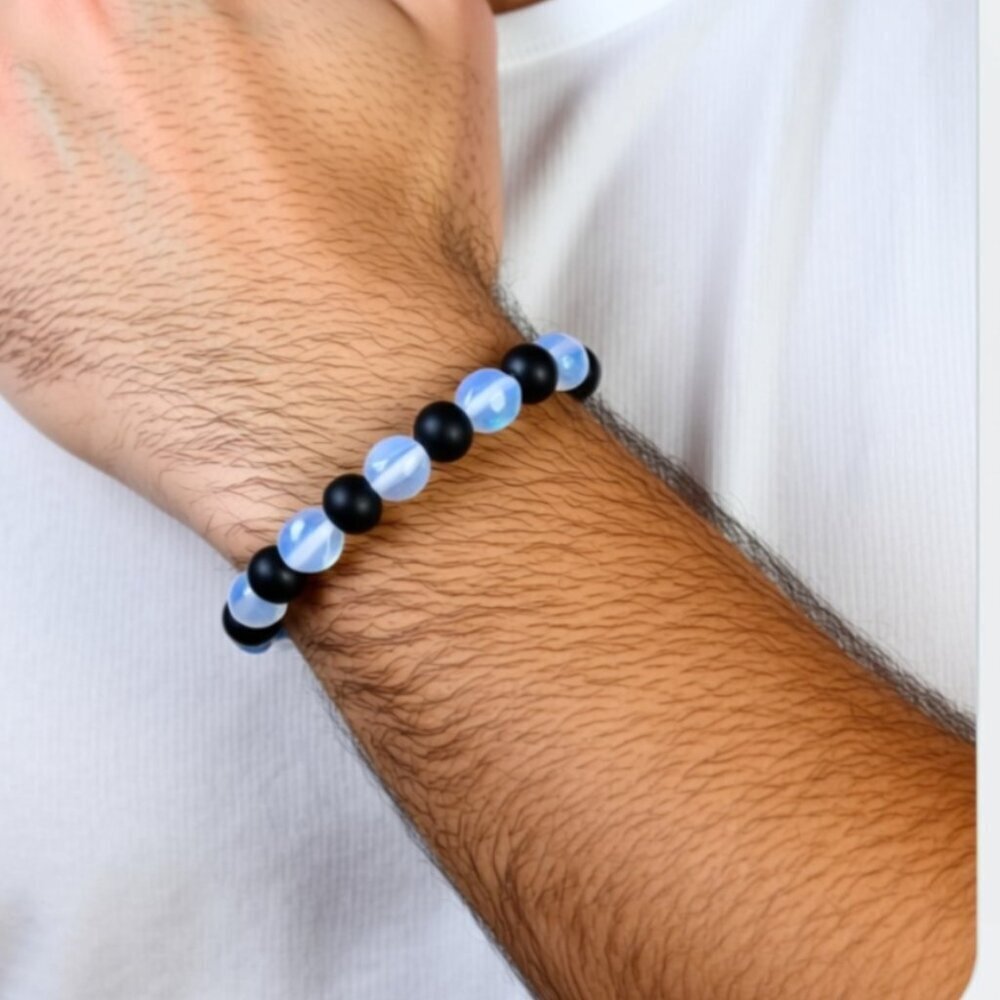 Opaque white & black beaded fish stretch bracelet NWT (MJW029)